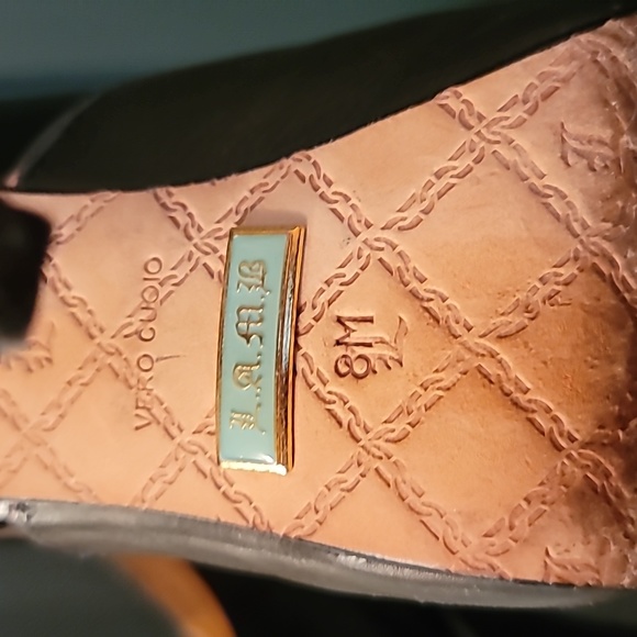 L.A.M.B - Picture 4 of 5